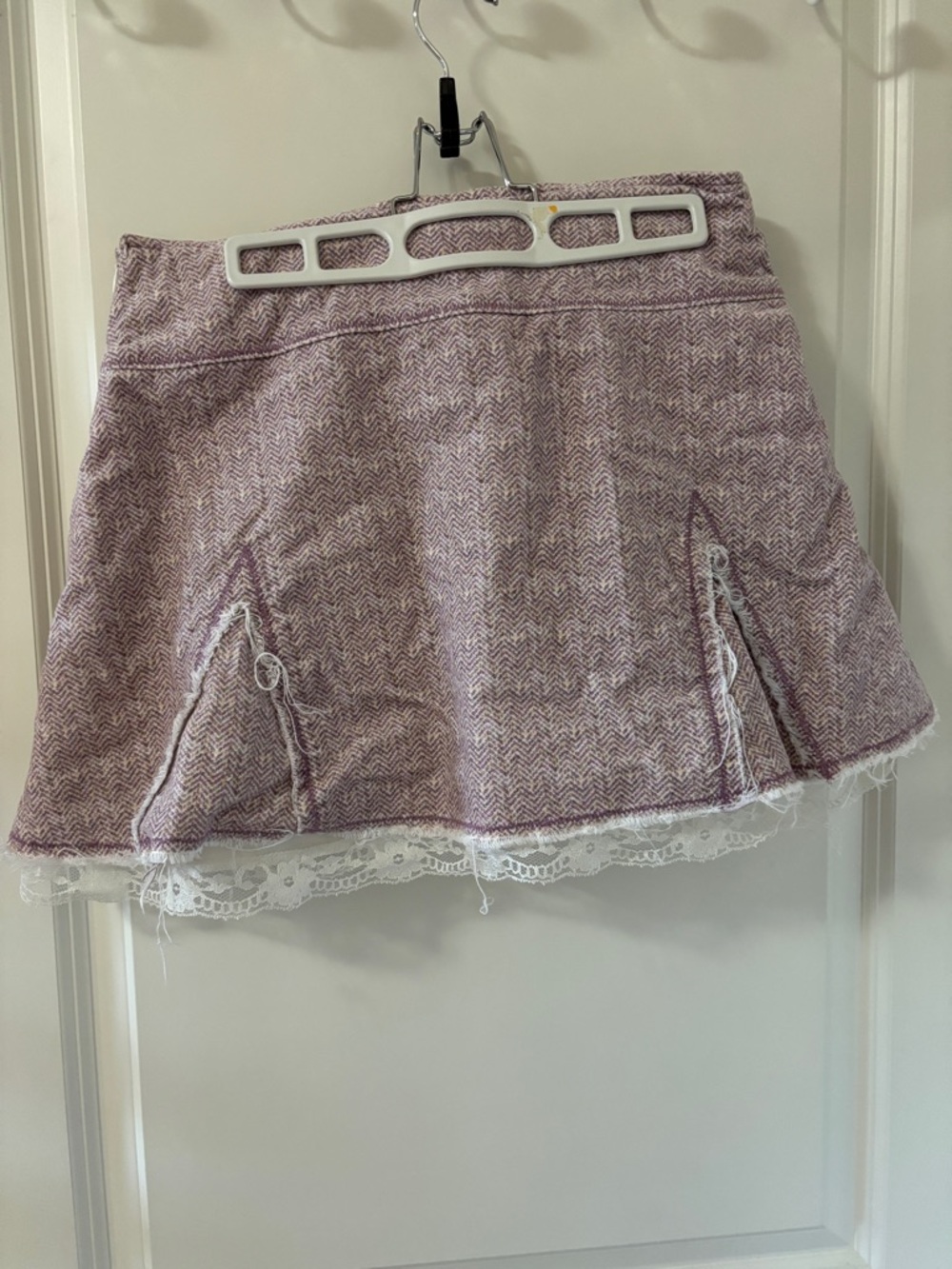 Stuff By Duff || Hilary Duff - Picture 2 of 7